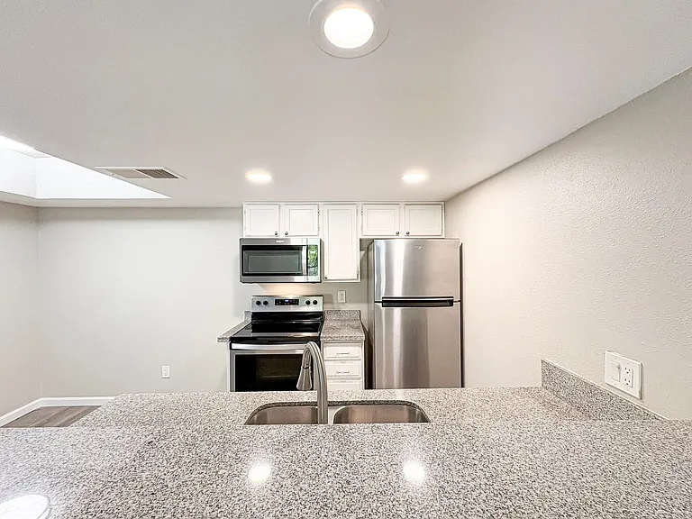 Maryland Court Apartments — Photo 37