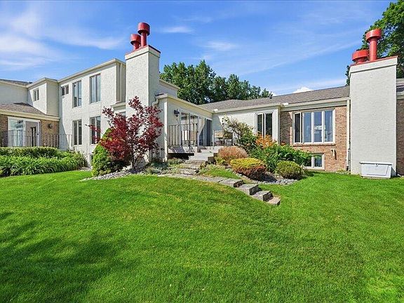 3rd image of 700 Waters Edge ROAD #23