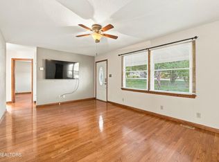 208 N Hills Dr, Crossville, TN 38555