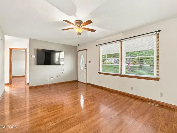 208 N Hills Dr, Crossville, TN 38555