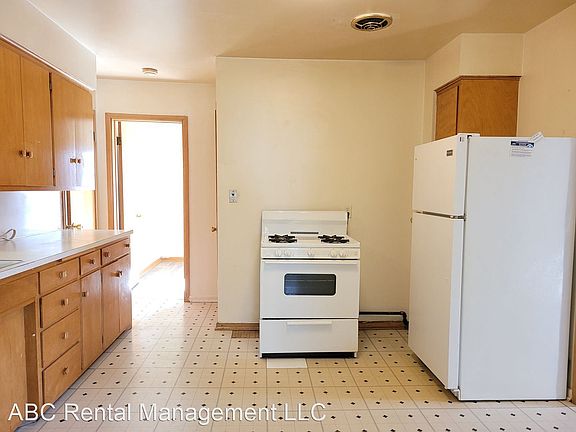 2nd image of 1120 1/2 12th Ave S