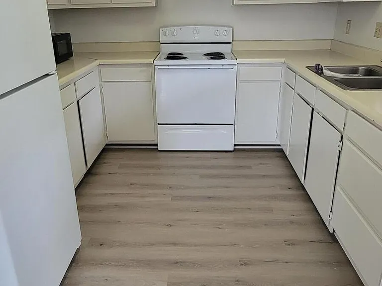 101 Vieux Orleans Cir #B — Photo 2