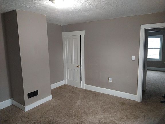 5th image of 490-492 E Morrill Ave