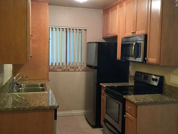 3rd image of 615 9th St Unit 19