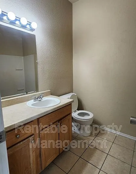 110 Collett Ct — Photo 4