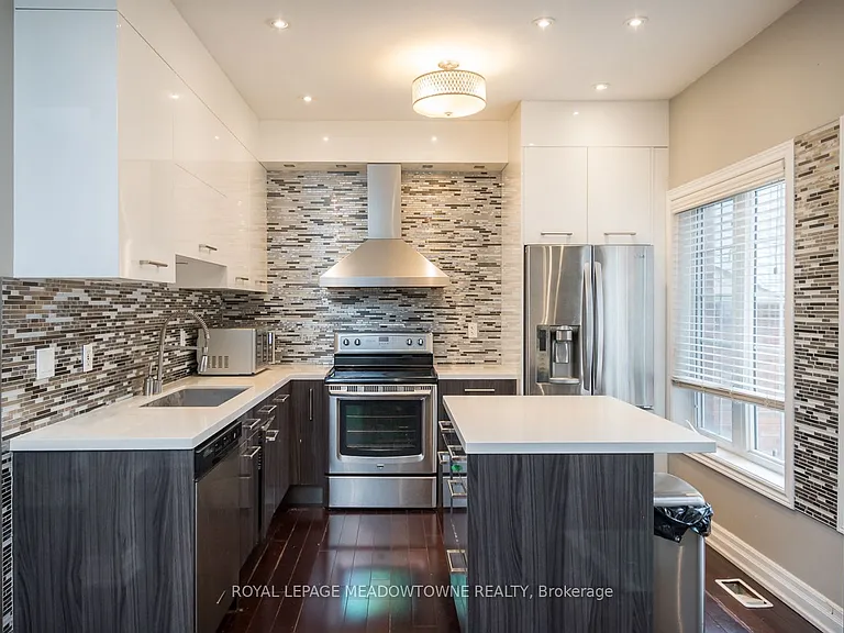 3486 Eglinton Ave W — Photo 12