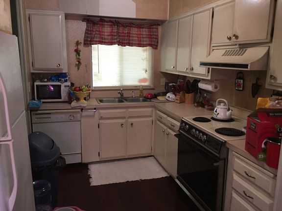 3rd image of 712 N Vernon St