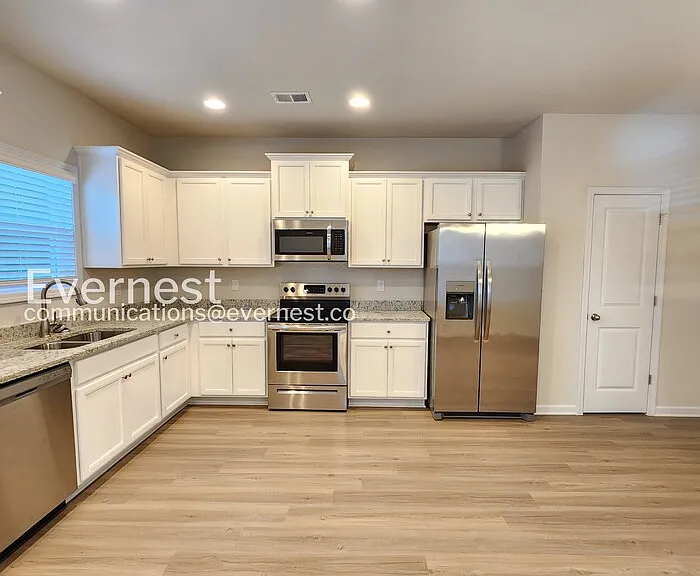212 Venture Dr — Photo 5