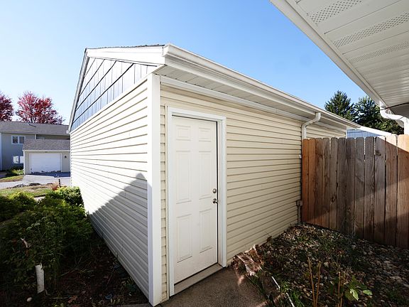 2nd image of 407 Faulkner Ct