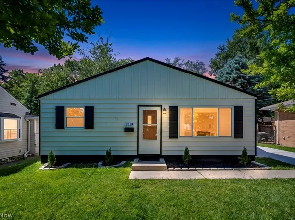 9313 Crestwood Rd, Parma Heights, OH 44130