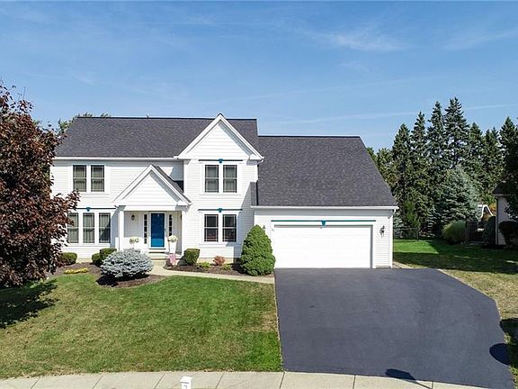 3rd image of 35 Pine Valley Ct