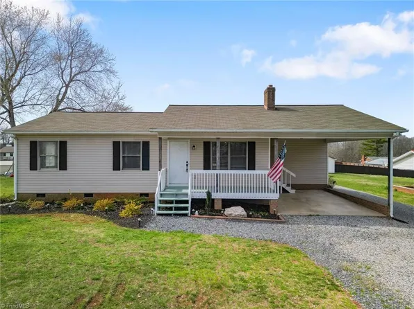 4151 Beaumont Dr, Sophia, NC 27350