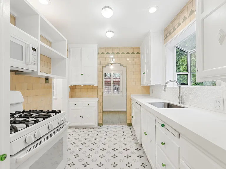 321 N Harper Ave — Photo 3