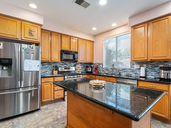 3rd image of 4835 Broadwater Dr