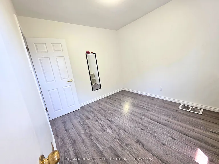 353 E 21st St — Photo 14