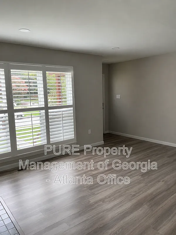 3 bed, 2.0 bath, 1216 sqft, $2,199 — Photo 4