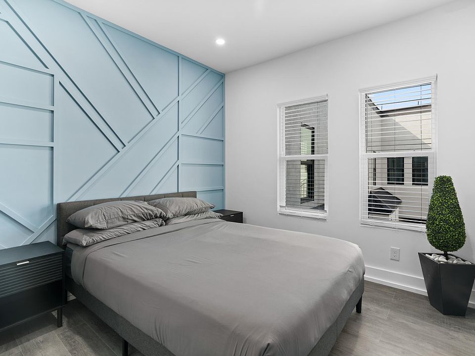 1st image of 927 S Howard Ave #14