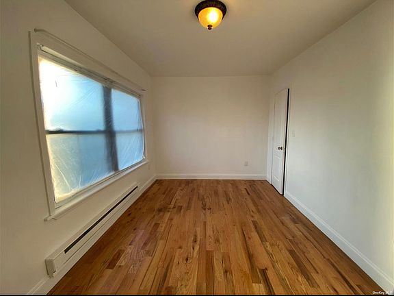 5th image of 295 Roosevelt Ave #1F