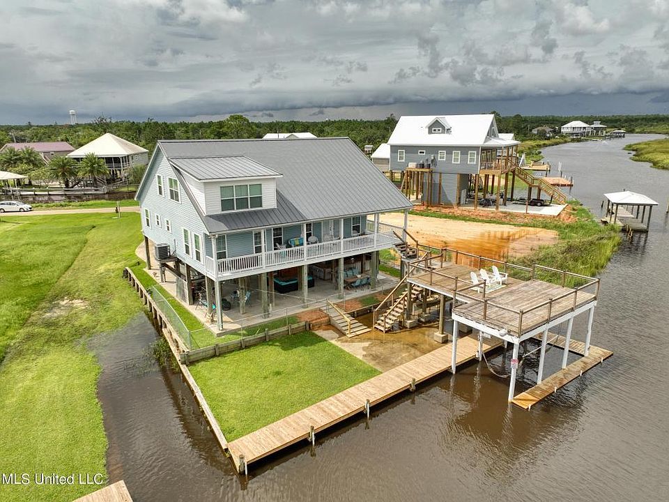 1st image of 402 Tarpon Dr