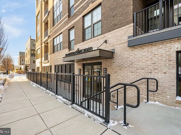 2nd image of 2320 Field Point Rd Unit 4-304