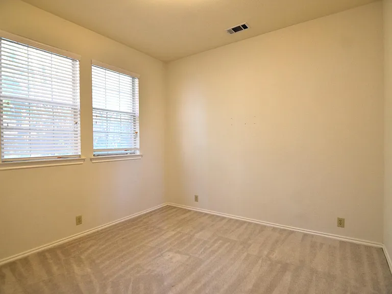 7000 Ivory Ct — Photo 27