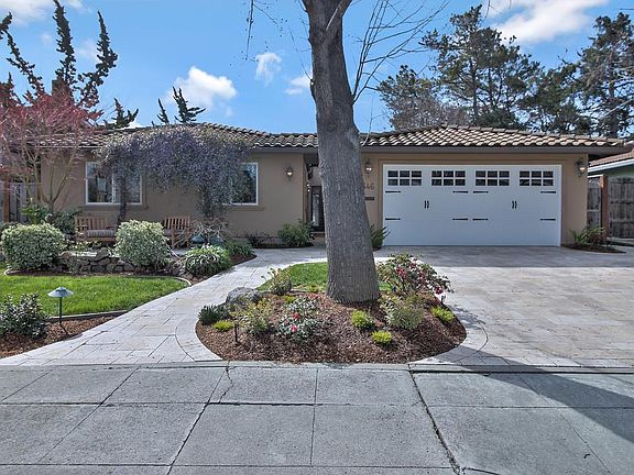 2nd image of 646 Oneida Dr
