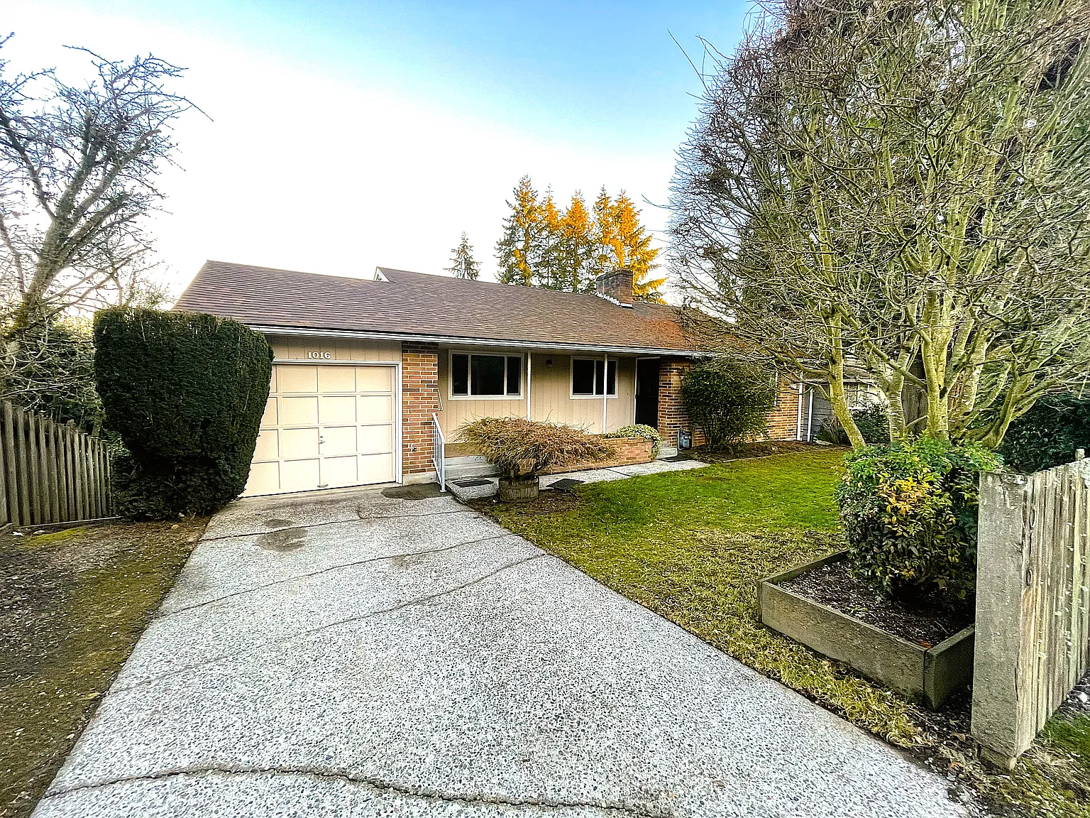 4 bed, 2070 sqft, $3,995 — Photo 1