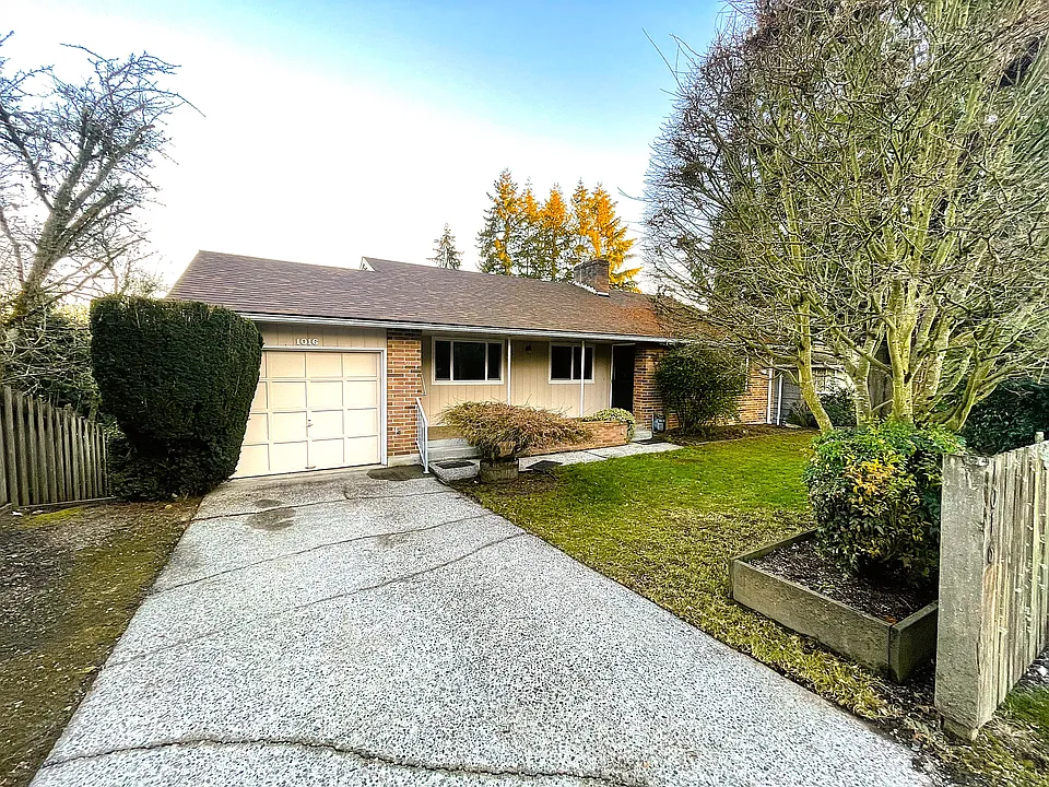 1016 108th Ave SE