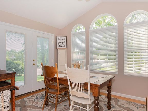 4th image of 915 Crestland Dr