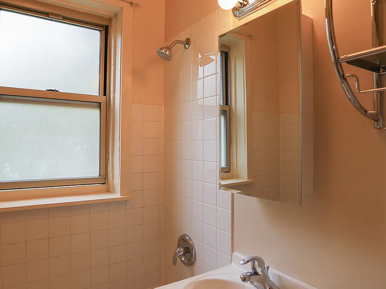 1101 W Roscoe St #20 — Photo 7