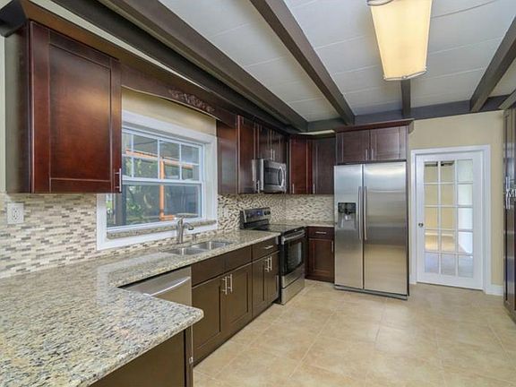 5th image of 16110 Highland Ave