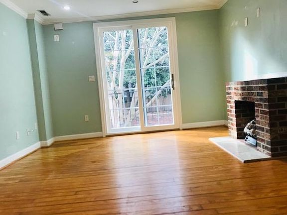 Living room, unfurnished