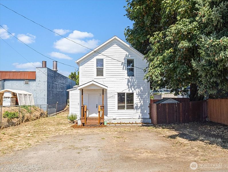 2nd image of 1108 W 14th Street W