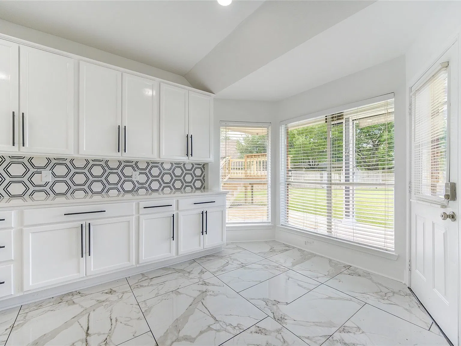 4 bed, 2.5 bath, 2838 sqft, $2,800 — Photo 4