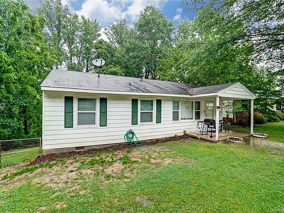 3rd image of 239 Dixon Cir