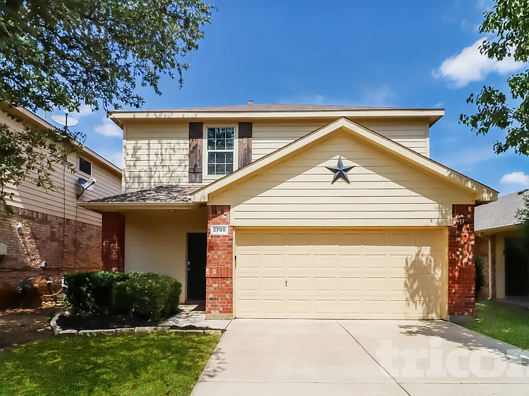 2705 Lynx Ln — Photo 1