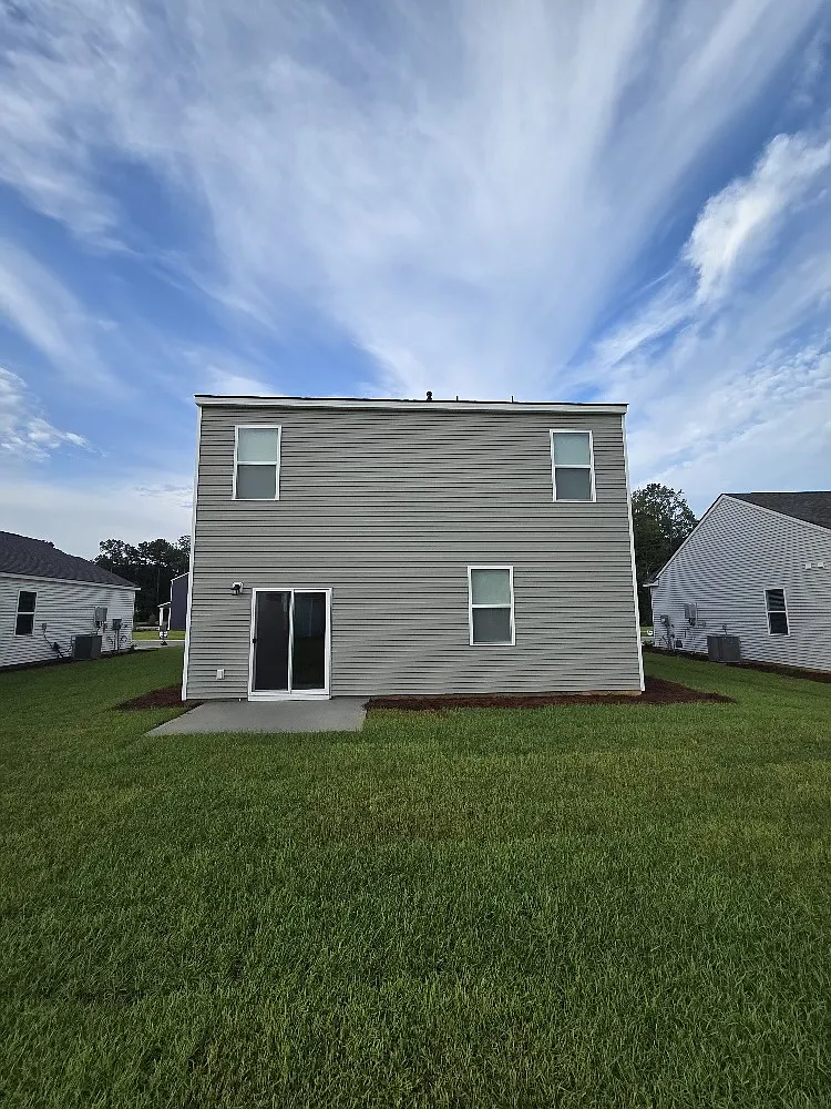 5 bed, 2361 sqft, $950 — Photo 2