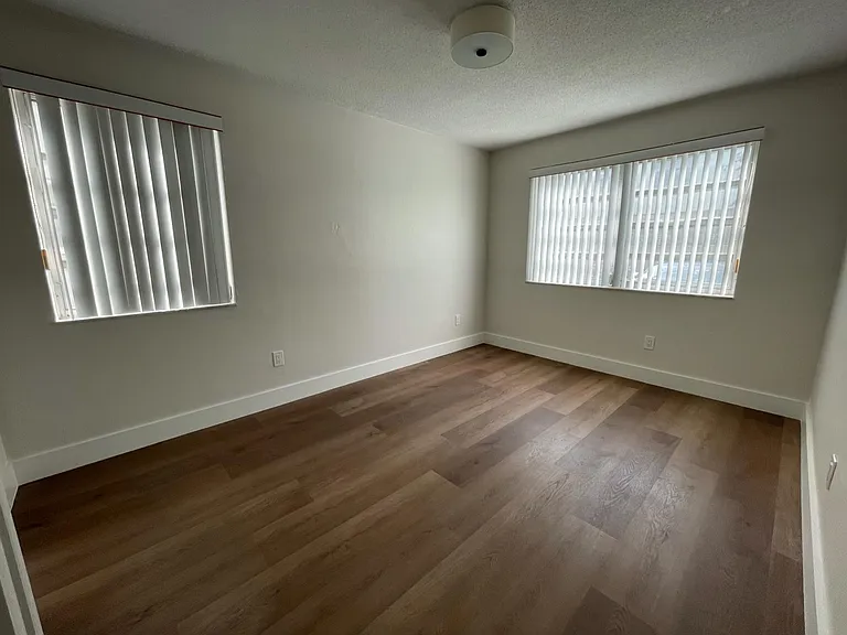 531 Menendez Ave — Photo 14