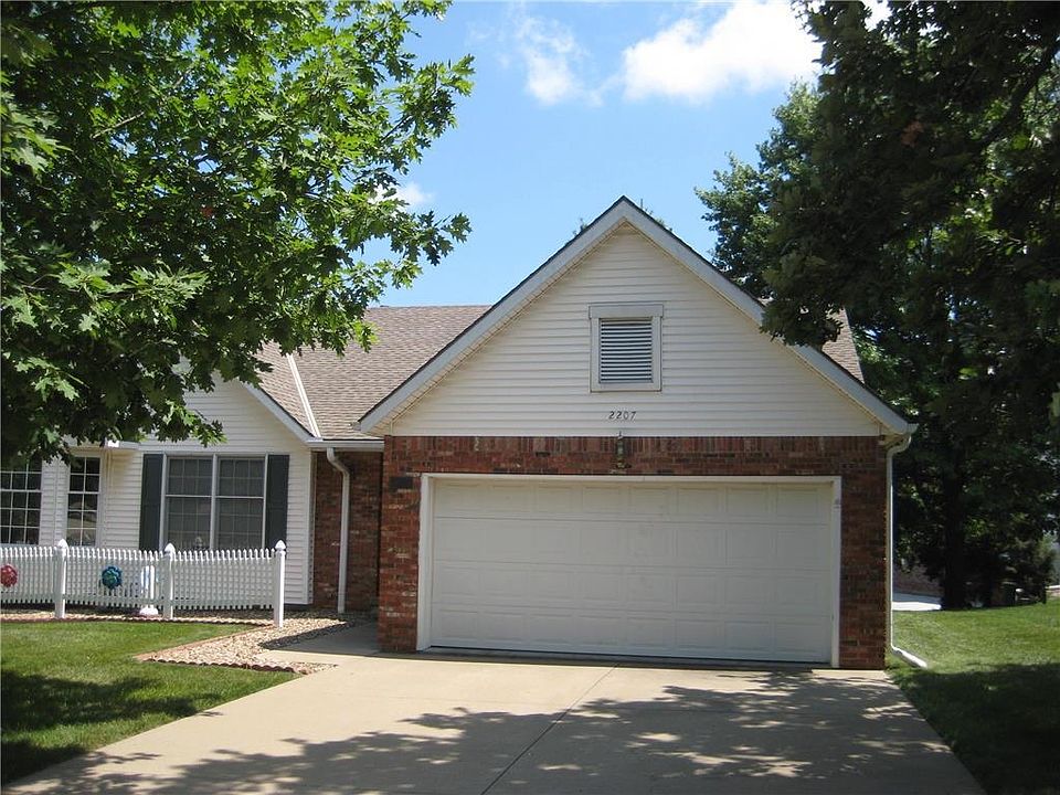1st image of 2207 Berkshire Dr