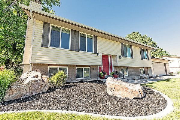 1st image of 1021 E Buchnell Dr