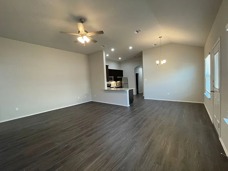 625 Heathers Way — Photo 4