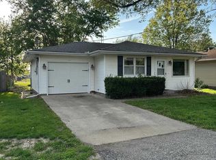 713 N Pine St, Taylorville, IL 62568