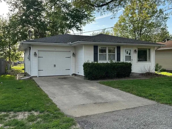 713 N Pine St, Taylorville, IL 62568
