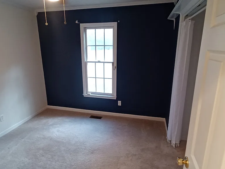 211 Sheffield Ct — Photo 15