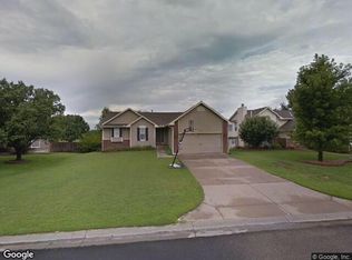 863 E Plantation Rd, Maize, KS 67101