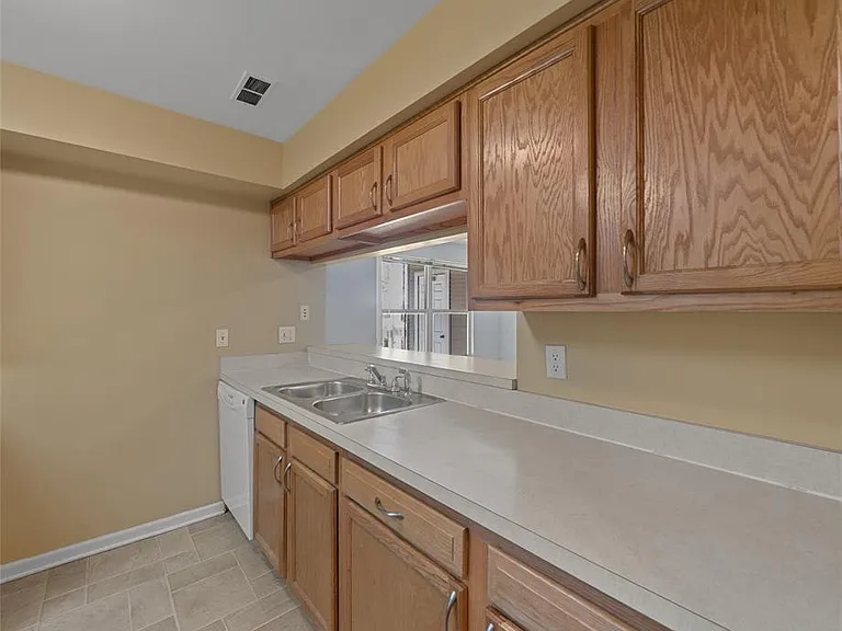101 Fieldcrest St — Photo 9