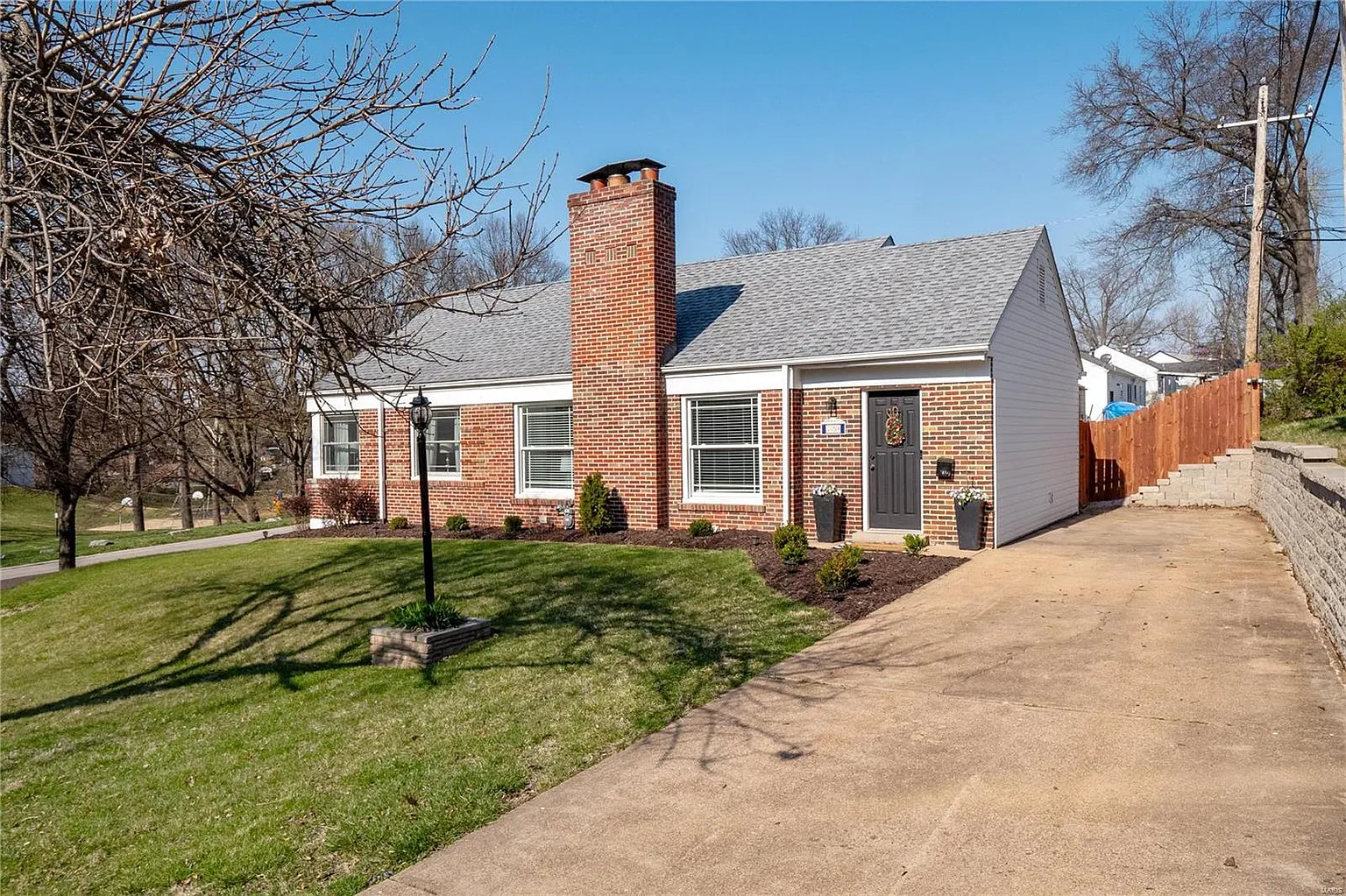 7059 Deerpath Dr photo 1