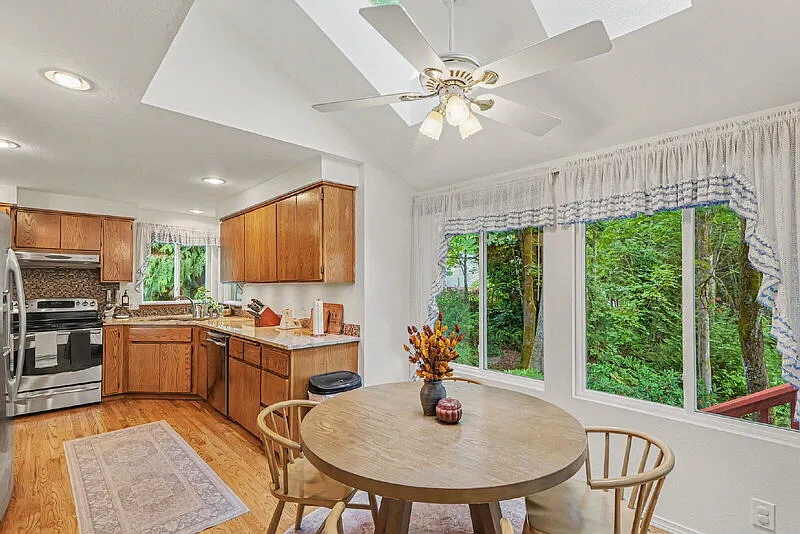3 bed, 3.0 bath, 2000 sqft, $3,600 — Photo 4
