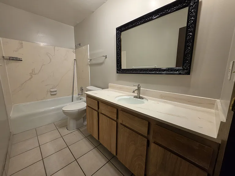 587 S Elizabeth St #308 — Photo 12