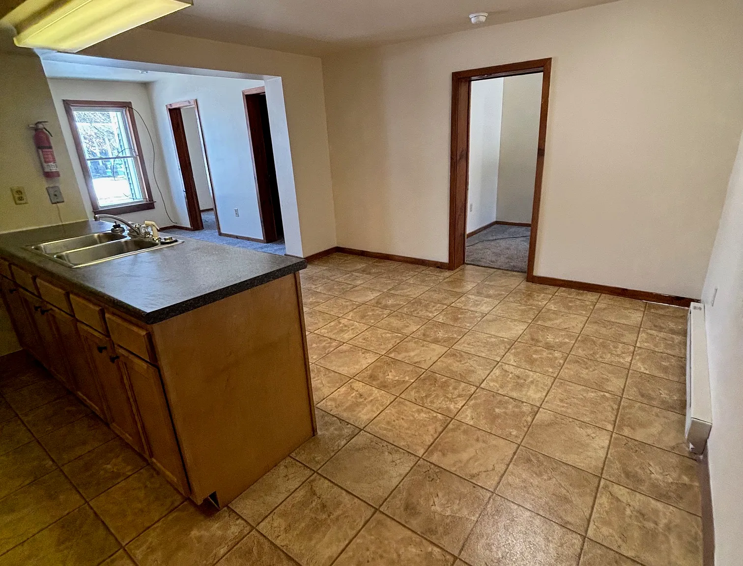 3 bed, 1200 sqft, $1,350 — Photo 2